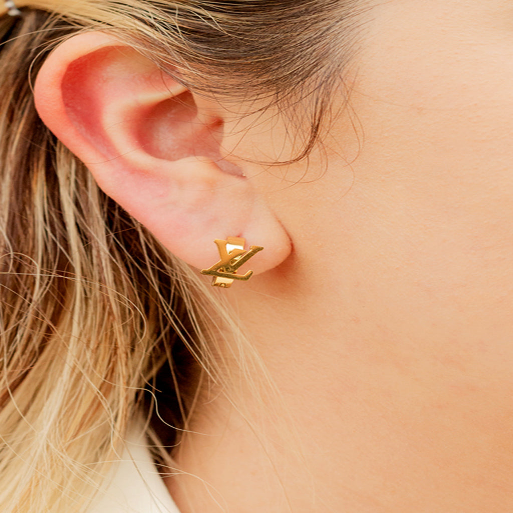 Aretes LV Oro Laminado 18K | LAYER GOLD