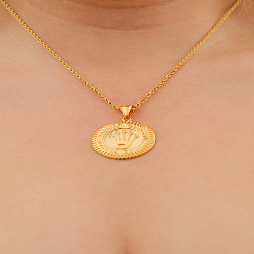 Dije Corona Oro Laminado 18K | LAYER GOLD